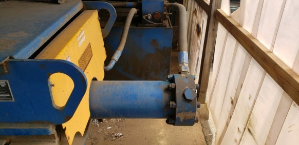 Empacadora horizontal American Baler 4016-50 de caja estrecha con 2 arietes