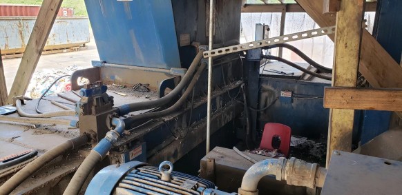 Empacadora horizontal American Baler 4016-50 de caja estrecha con 2 arietes