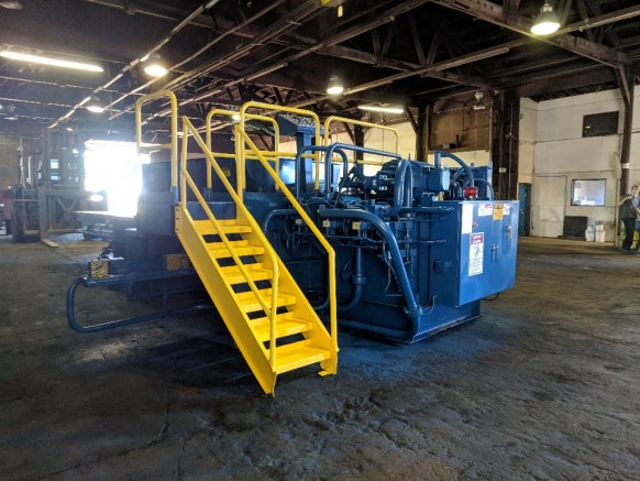 Presse à balles à deux béliers Harris HRB-8NF 1988 reconditionnée