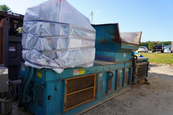 Begagnad Marathon stängd dörr sida ut manuell slips horisontell balpress