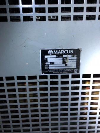 Pressa per balle automatica Harris Gorilla 200T-12/9-CD ricondizionata a due montanti e trasportatore di alimentazione