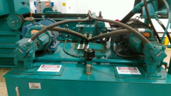 Gebruikte Maren 338-4242-120R Single Ram Open End Auto-Tie horizontale balenpers