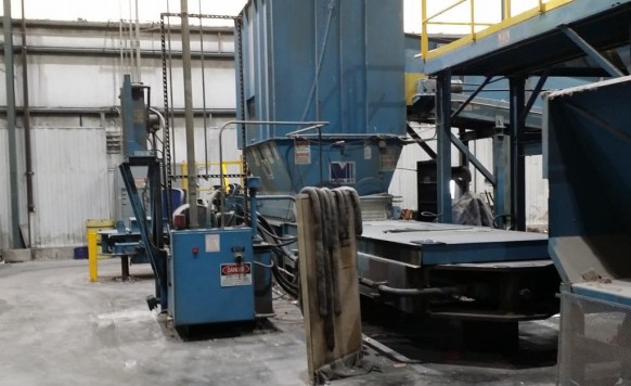 Presse à balles horizontale Harris Gorilla Two Ram Auto Tie d&#39;occasion