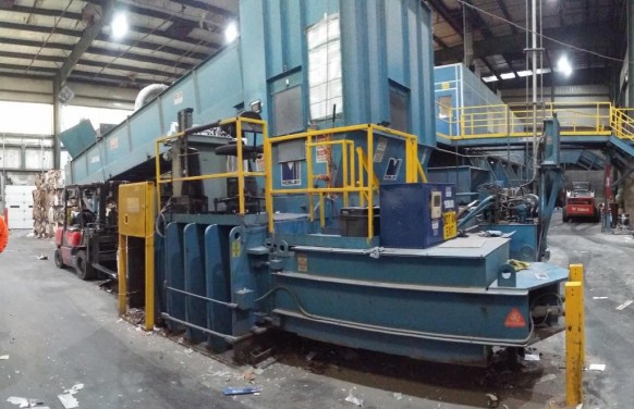 Presse à balles horizontale Harris Gorilla Two Ram Auto Tie d&#39;occasion