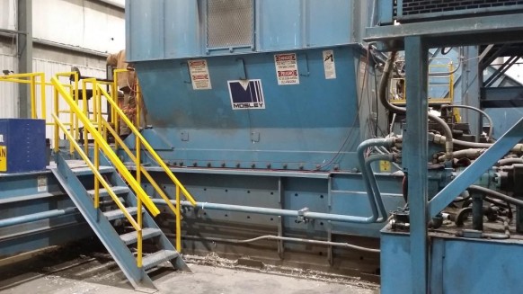 Presse à balles horizontale Harris Gorilla Two Ram Auto Tie d&#39;occasion