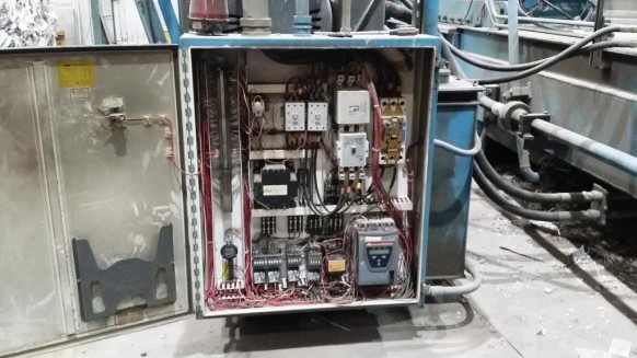 Presse à balles horizontale Harris Gorilla Two Ram Auto Tie d&#39;occasion