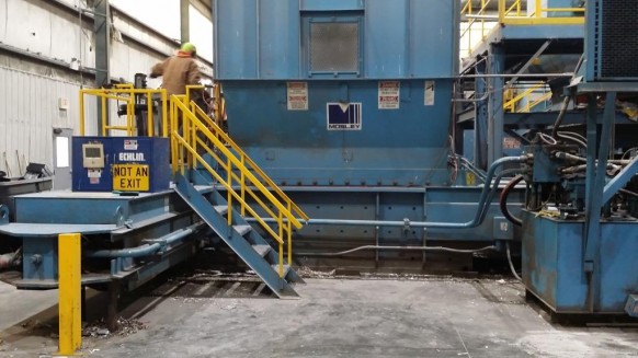 Presse à balles horizontale Harris Gorilla Two Ram Auto Tie d&#39;occasion