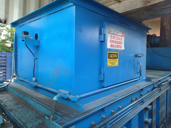 Brugt International 4430-50 Single Ram Open End Auto-Tie Horizontal Baler