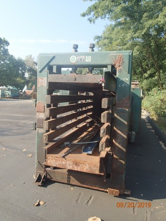 Reconditioned International AT-865-EXP-75 	 Single Ram Open End Auto-Tie Horizontal Baler