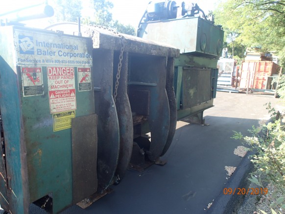 Reconditioned International AT-865-EXP-75 	 Single Ram Open End Auto-Tie Horizontal Baler