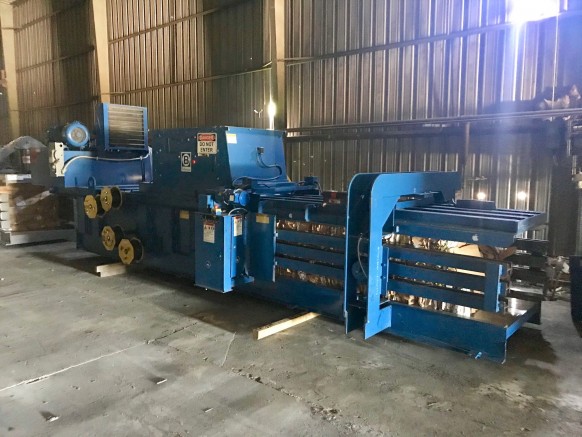 Käytetty 2011 Balemaster 4850G-10 Single Ram Auto-Tie Baler