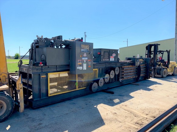 Pressa per balle orizzontale Harris HLO-608AR40 a pistone singolo usata 2005