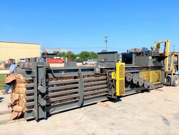 Pressa per balle orizzontale Harris HLO-608AR40 a pistone singolo usata 2005