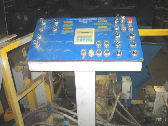 Pressa per balle automatica orizzontale Harris HRB a due pistoni usata