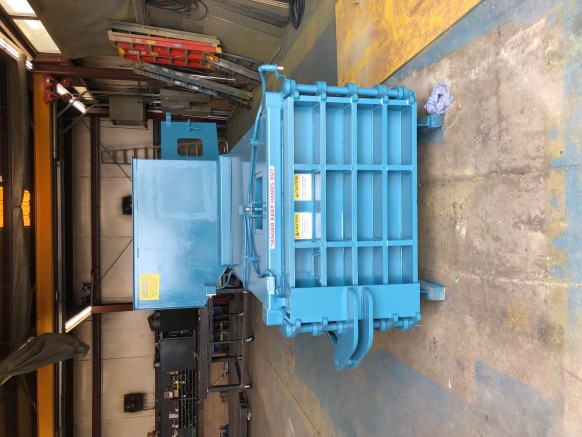 Pressa per balle orizzontale a porte chiuse Marathon CE 503042 usata