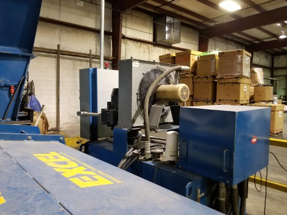 Pressa per balle orizzontale con legatura automatica a 2 pistoni Excel 2R9 usata