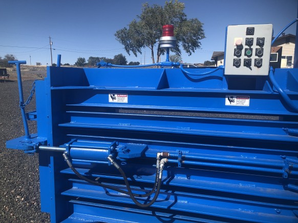 Empacadora horizontal de doble pistón KMF usada