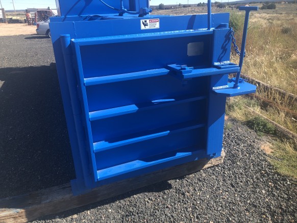 Empacadora horizontal de doble pistón KMF usada