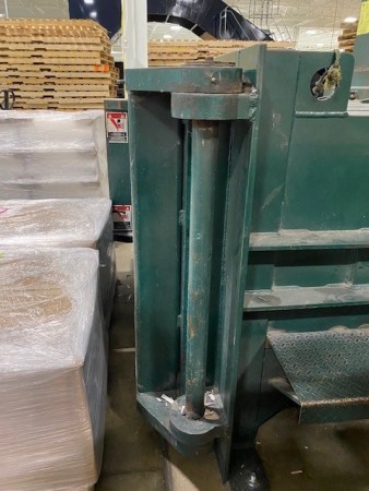 Reconditioned IBC Closed Door Baler with Infeed Conveyor