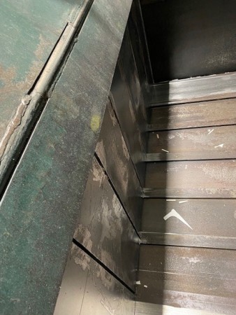 Reconditioned IBC Closed Door Baler with Infeed Conveyor