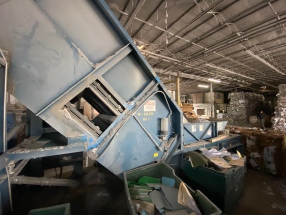 TRITURADOR DE PAPEL DE EIXO VERTICAL USADO 200HP PULVERIZADOR VERTICAL