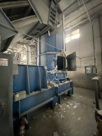 TRITURADOR DE PAPEL DE EIXO VERTICAL USADO 200HP PULVERIZADOR VERTICAL