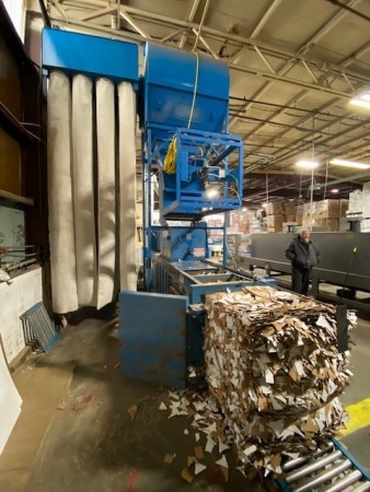 Begagnad IBC Heavy Duty Closed Door Baler