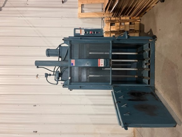 Käytetty Marathon Vertical Baler