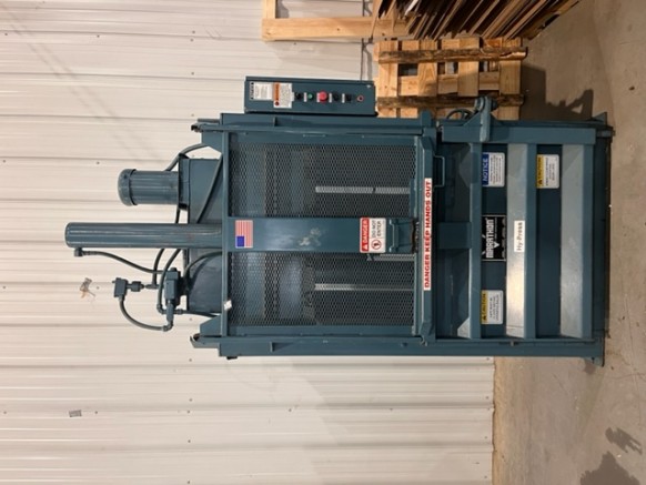 Käytetty Marathon Vertical Baler