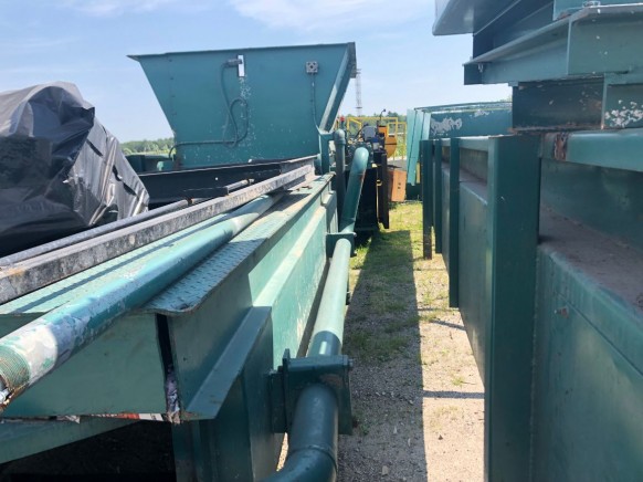 Gebrauchtes Mosley Gorilla Two Ram &amp; 72" breites Gummi-Kombinations-Ballenpressen-Einlaufförderband