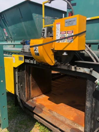 Gebrauchtes Mosley Gorilla Two Ram &amp; 72" breites Gummi-Kombinations-Ballenpressen-Einlaufförderband