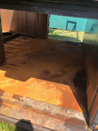 Gebrauchtes Mosley Gorilla Two Ram &amp; 72" breites Gummi-Kombinations-Ballenpressen-Einlaufförderband