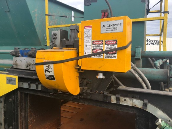 Gebrauchtes Mosley Gorilla Two Ram &amp; 72" breites Gummi-Kombinations-Ballenpressen-Einlaufförderband